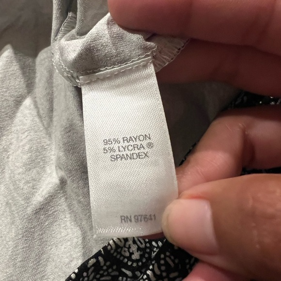 J Jill Wearever black & white pleated stretch rayon floral print v-neck dress SP - Picture 4 of 5